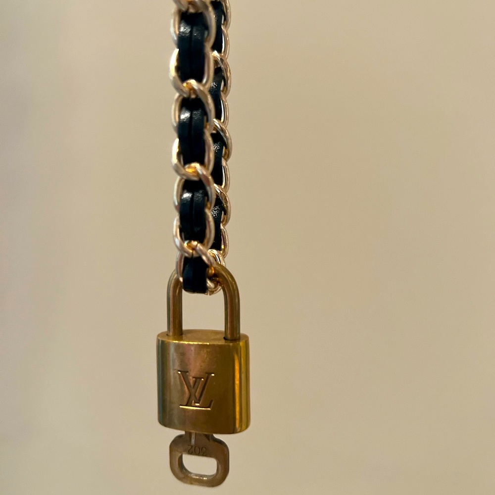 LV lock and key #302 & unbranded chain!